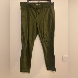 Old Navy olive pixie pants sz 12T